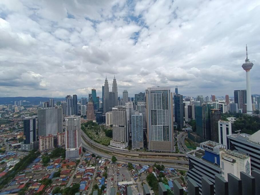 Lx 39A Balcony Klcc View 1 Bedroom Infinity Pool Kuala Lumpur Eksteriør billede
