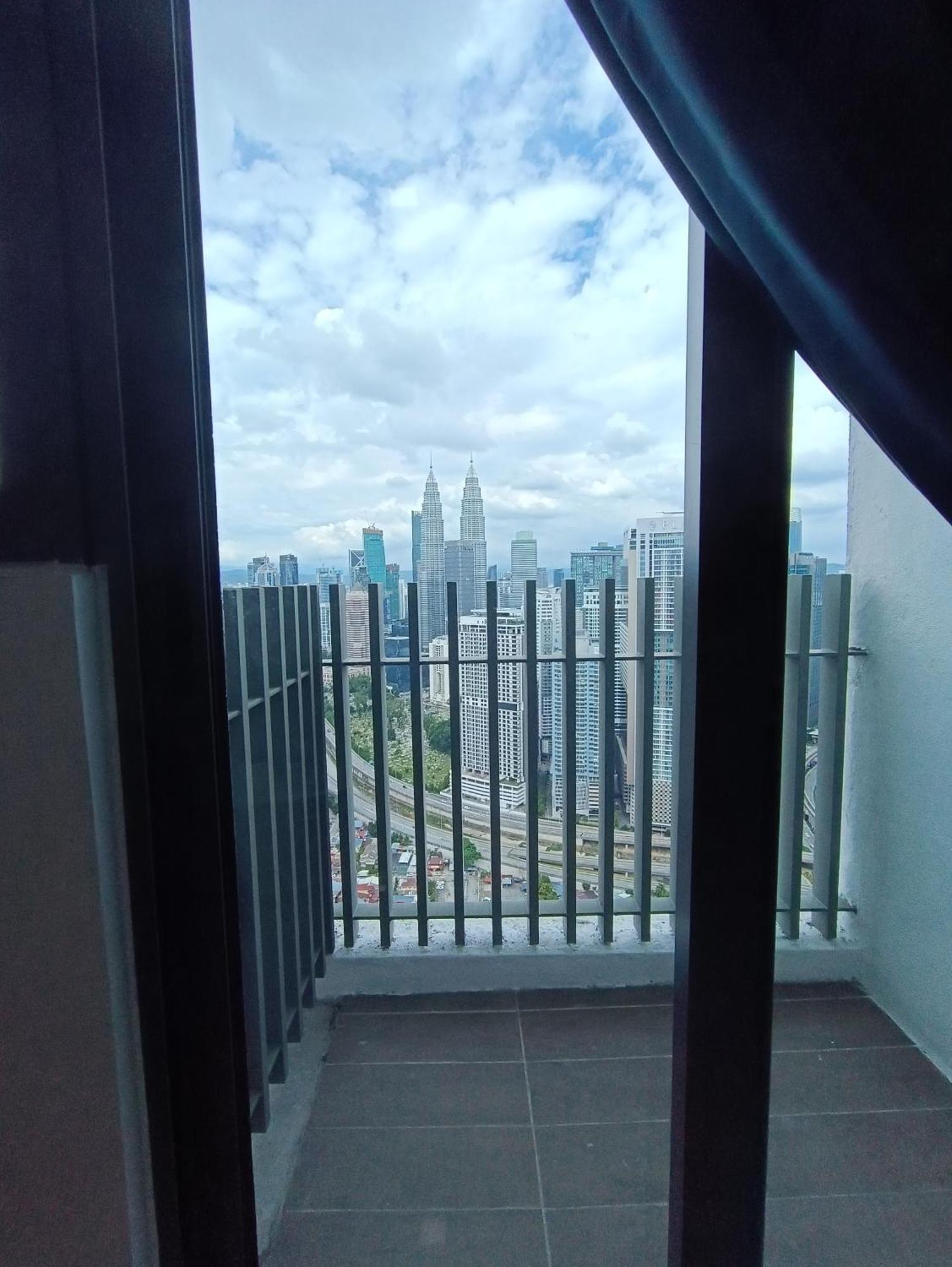 Lx 39A Balcony Klcc View 1 Bedroom Infinity Pool Kuala Lumpur Eksteriør billede