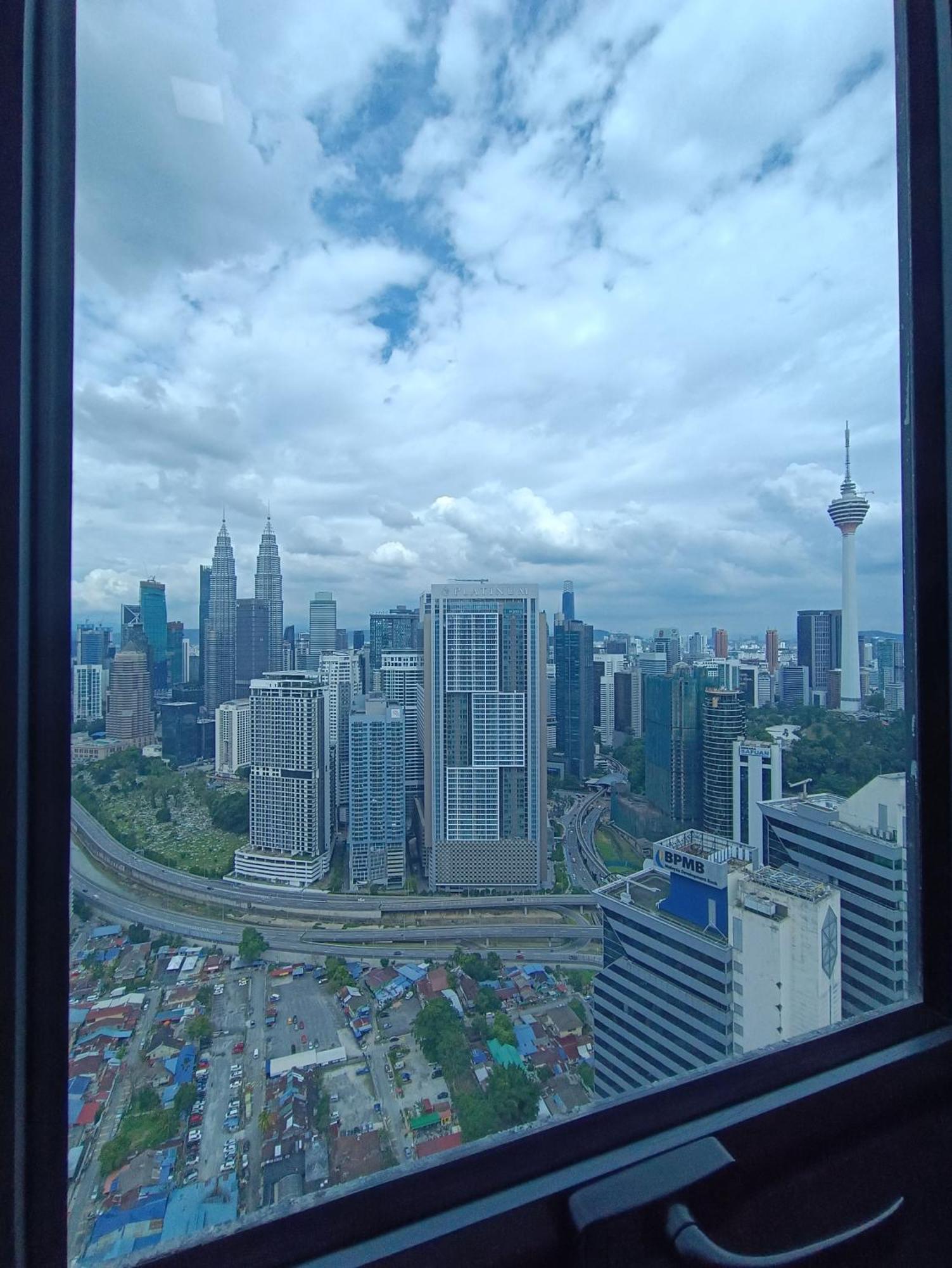 Lx 39A Balcony Klcc View 1 Bedroom Infinity Pool Kuala Lumpur Eksteriør billede